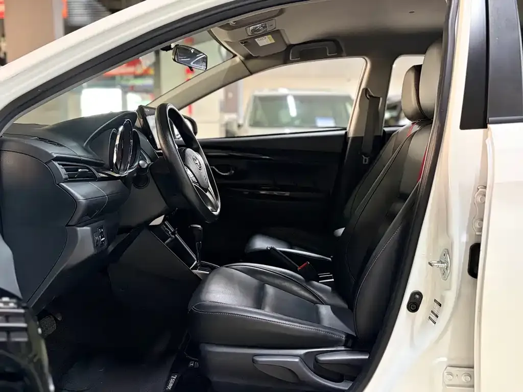 Toyota Yaris L — фото 2