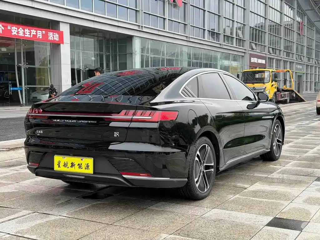 BYD Han — фото 10