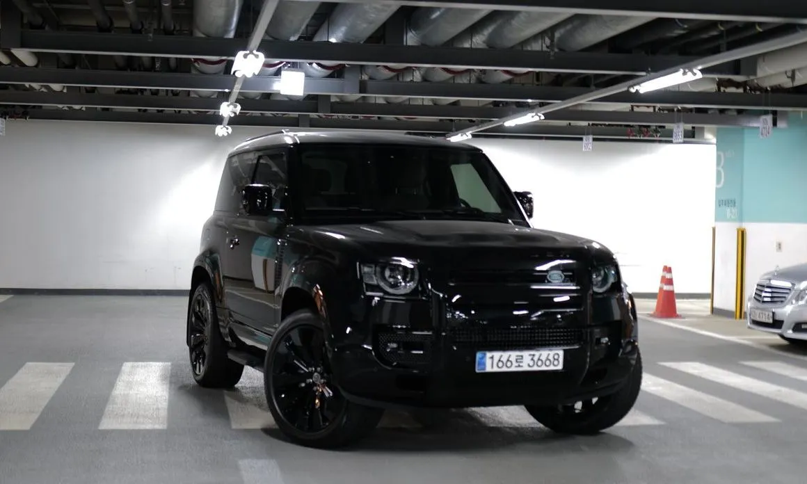 Land Rover Defender — фото 1