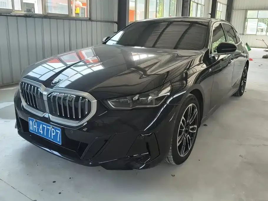 BMW 5 Series — фото 1