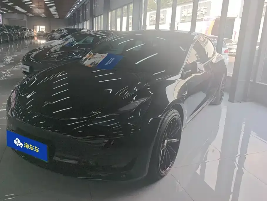Tesla Model 3 — фото 1