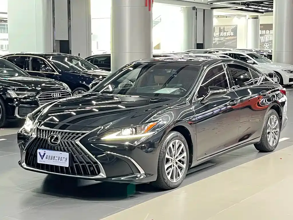 Lexus ES — фото 1