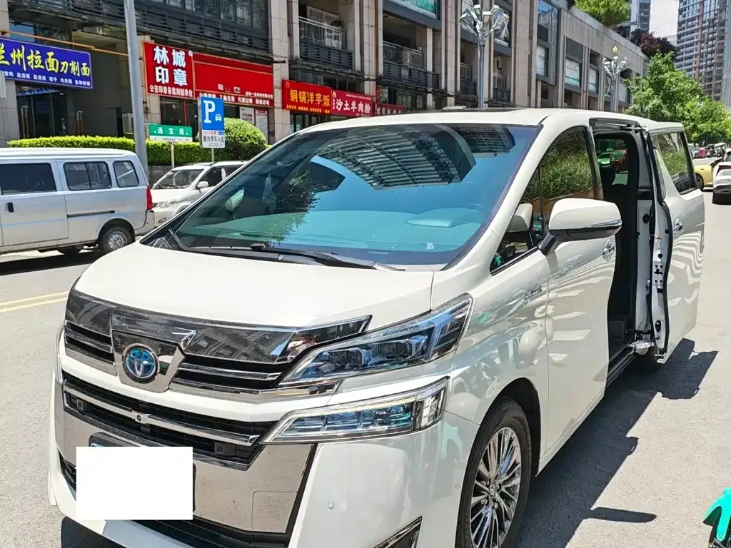 Toyota Vellfire — фото 1