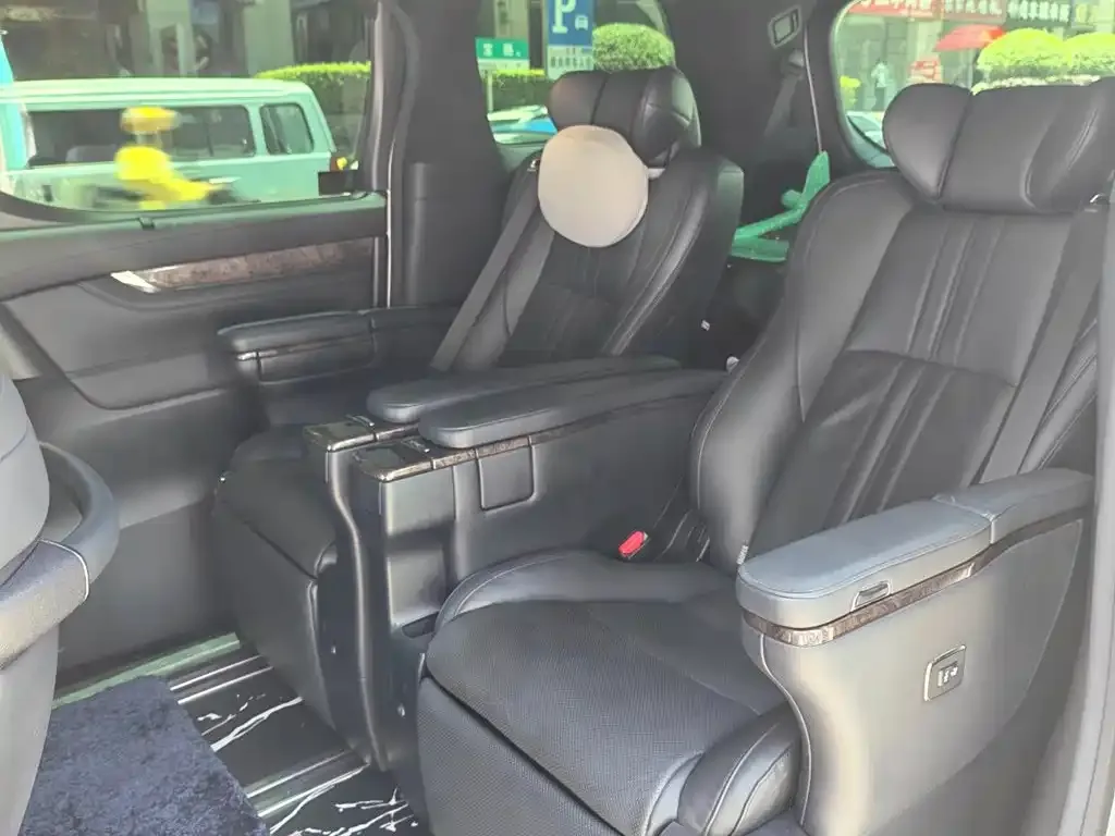 Toyota Vellfire — фото 2