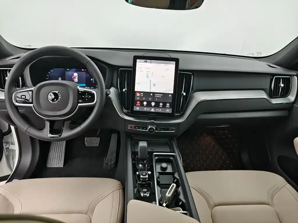 Volvo XC60 — фото 10