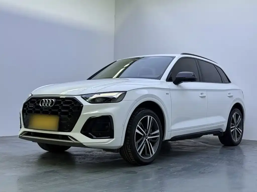 Audi Q5L — фото 1
