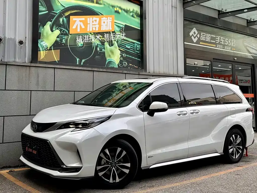 Toyota Granvia — фото 1