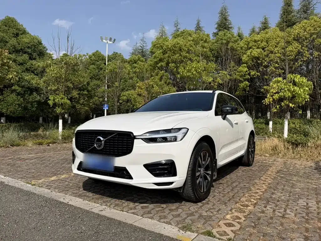 Volvo XC60 — фото 10