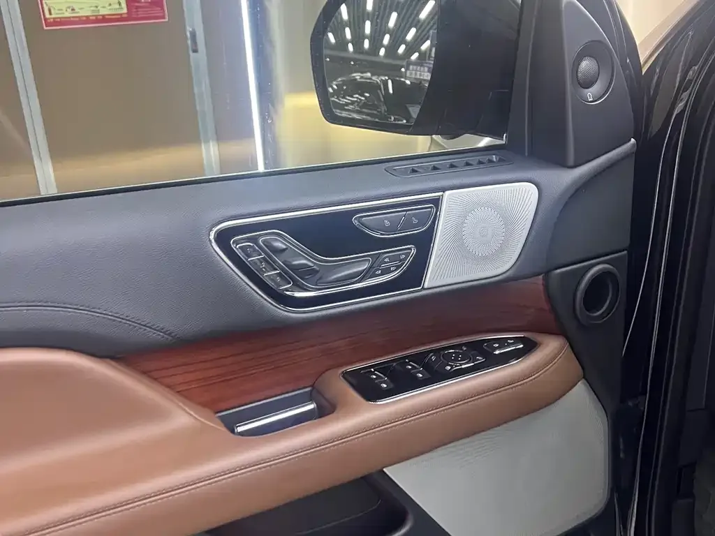 Lincoln Navigator — фото 10