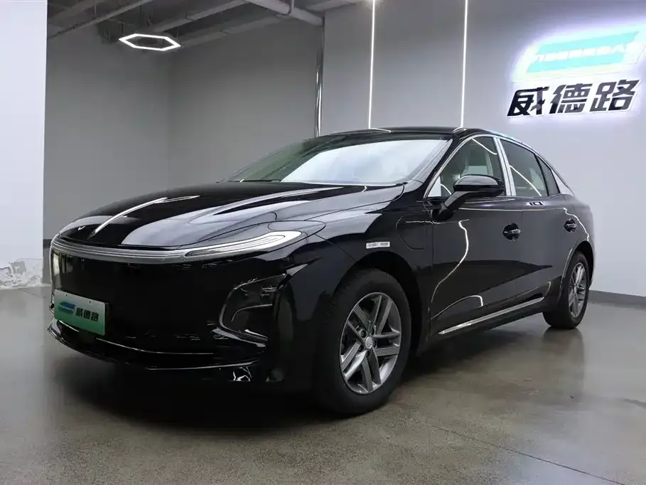 Hongqi E-QM5 — фото 1