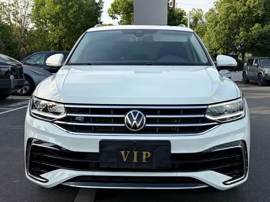 Volkswagen Tiguan L — фото 5