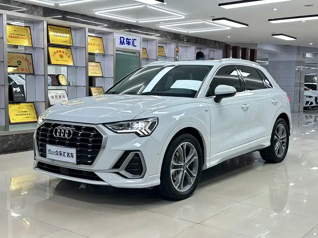 Audi Q3 — фото 1