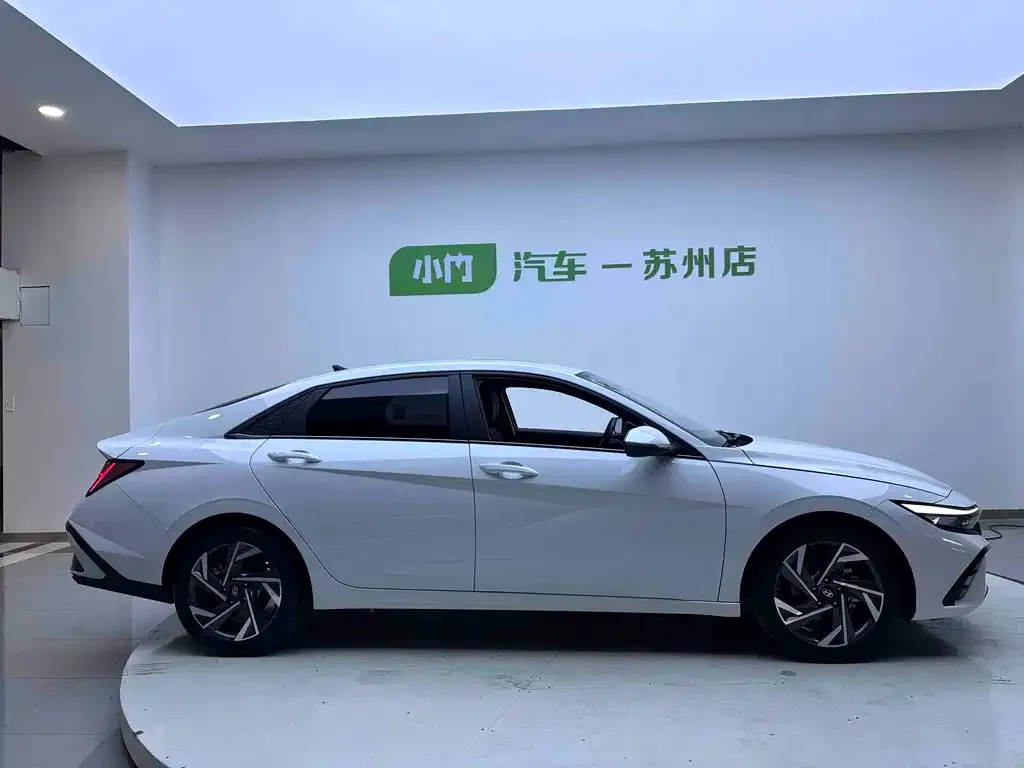 Hyundai Elantra — фото 3