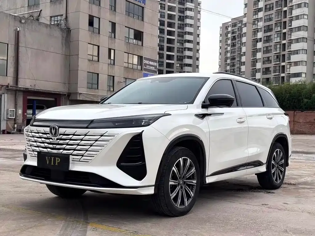 Changan CS75PLUS — фото 1