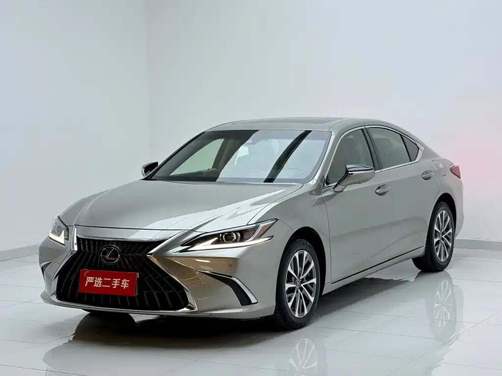 Lexus ES — фото 1
