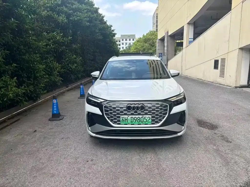 Audi Q4 e-tron — фото 2