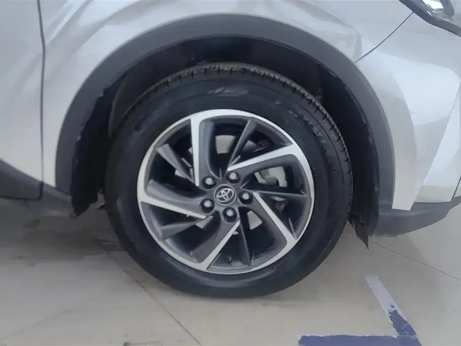 Toyota C-HR — фото 2