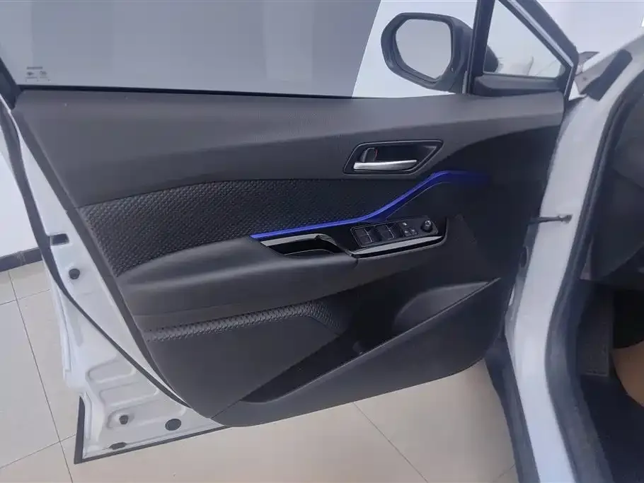 Toyota C-HR — фото 3
