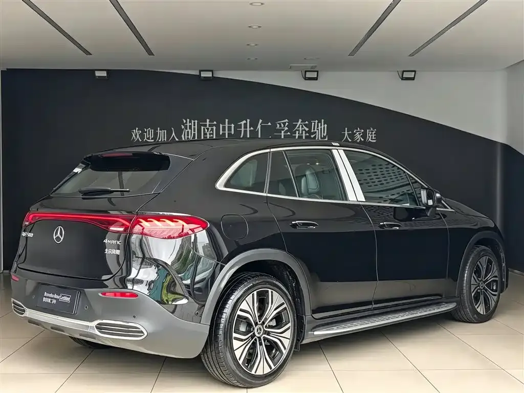 Mercedes-Benz EQE SUV — фото 4