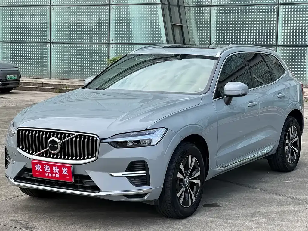 Volvo XC60 — фото 1
