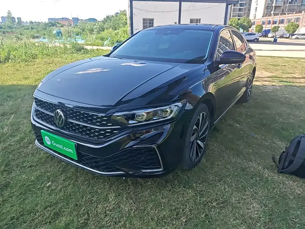 Volkswagen Passat — фото 1