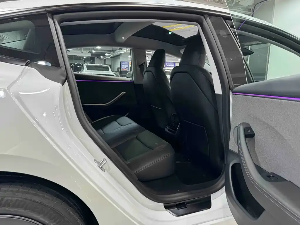 Tesla Model 3 — фото 10
