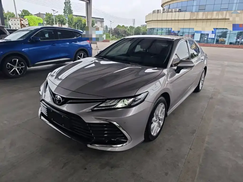 Toyota Camry — фото 1