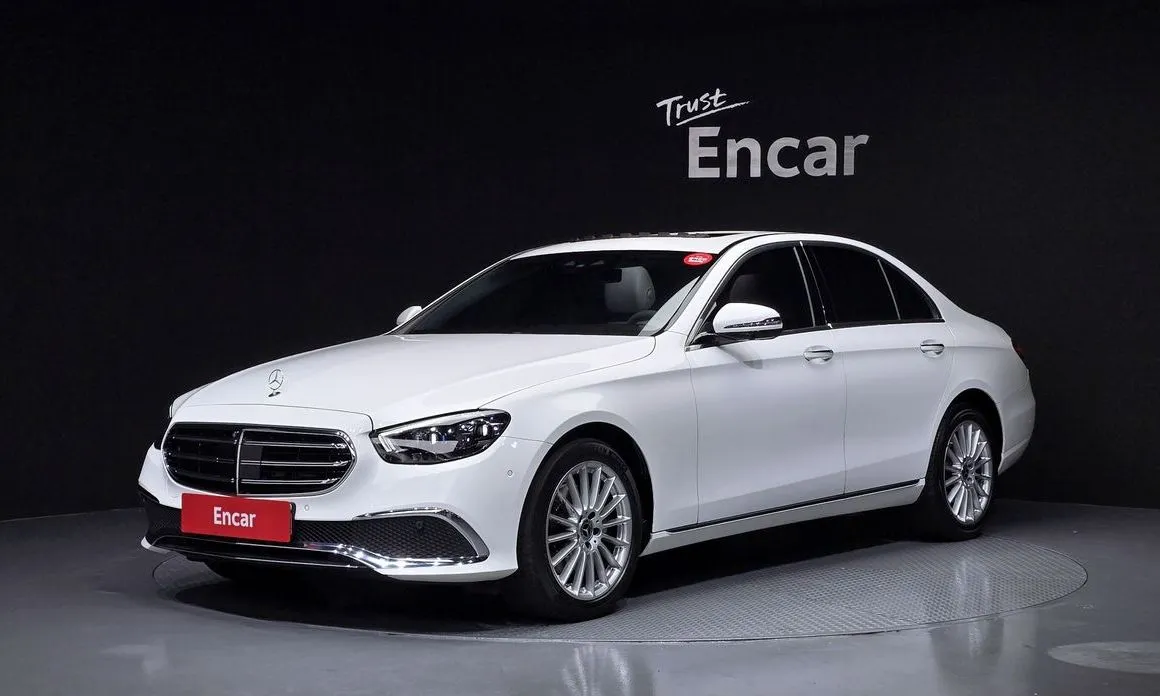 Mercedes-Benz E-Class — фото 1