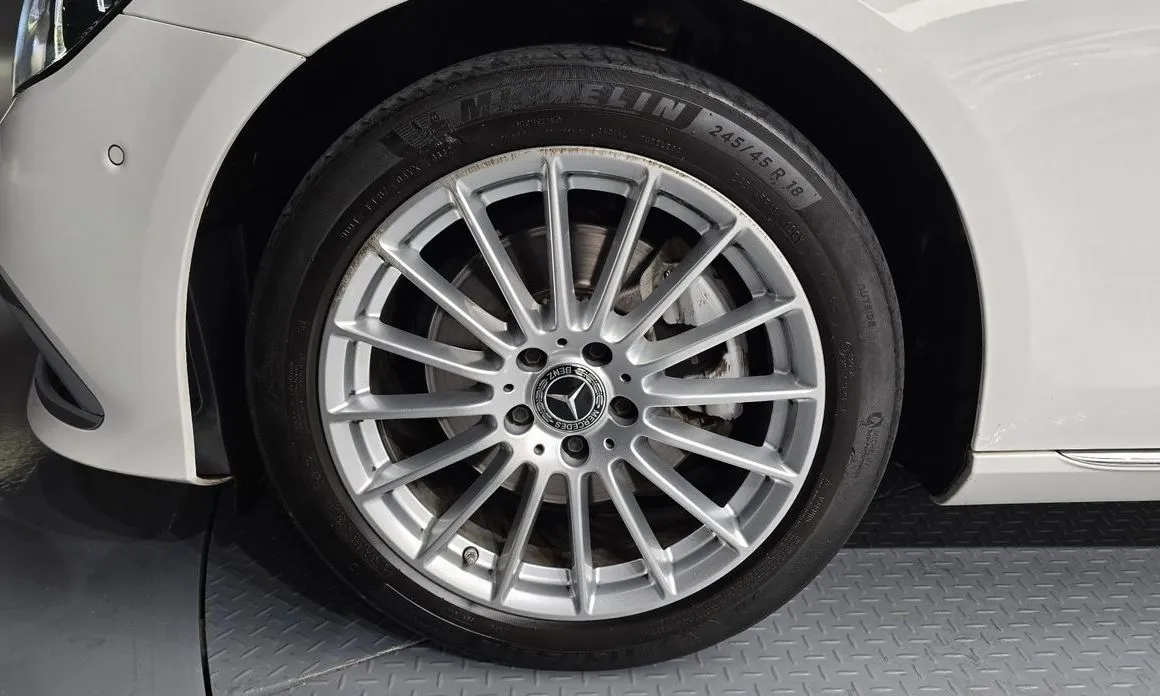 Mercedes-Benz E-Class — фото 7