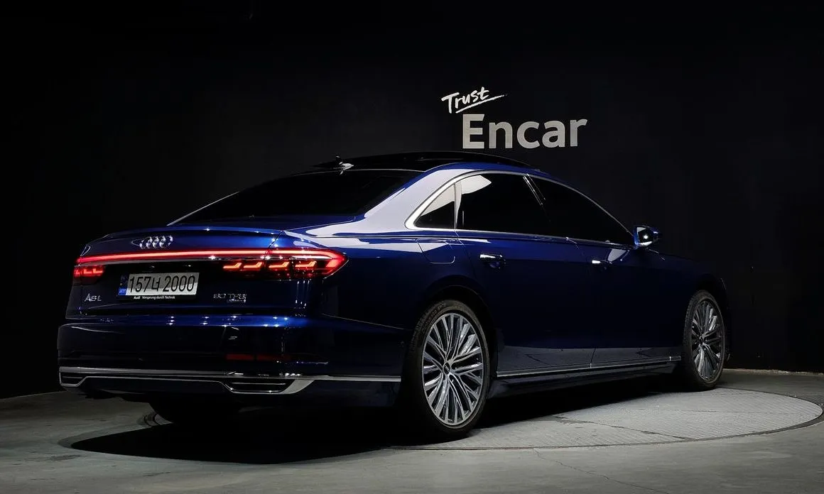 Audi A8 — фото 7