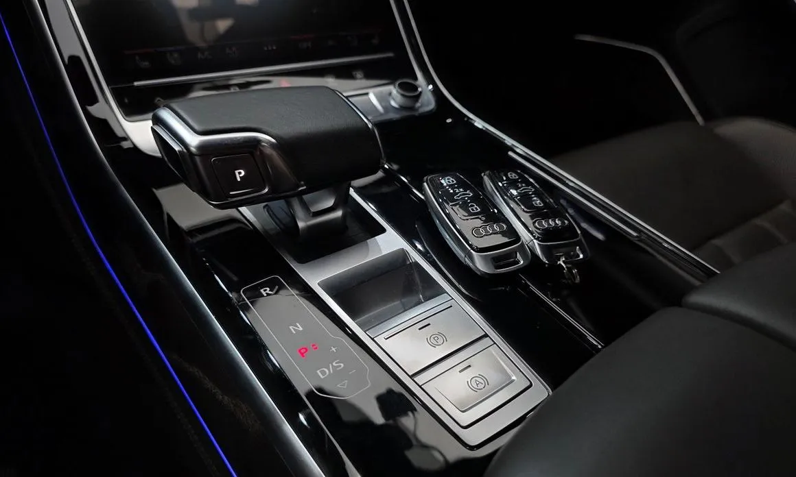Audi A8 — фото 6