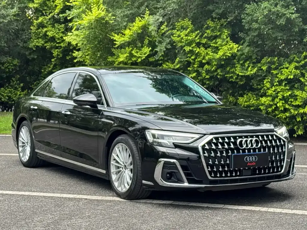 Audi A8 — фото 7