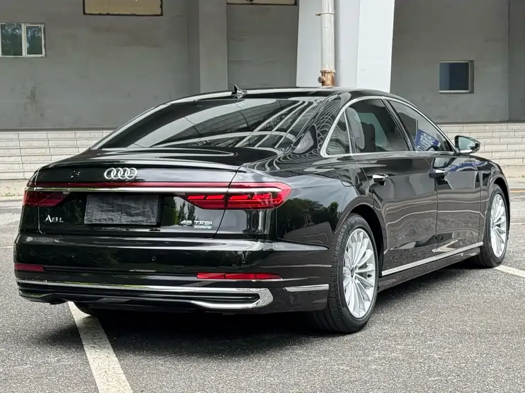 Audi A8 — фото 4