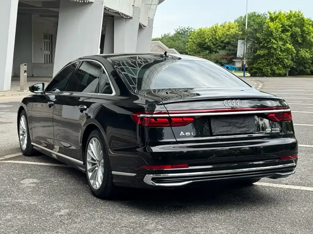 Audi A8 — фото 9