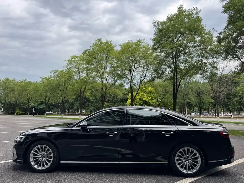Audi A8 — фото 5