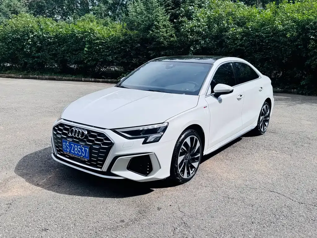 Audi A3 — фото 1