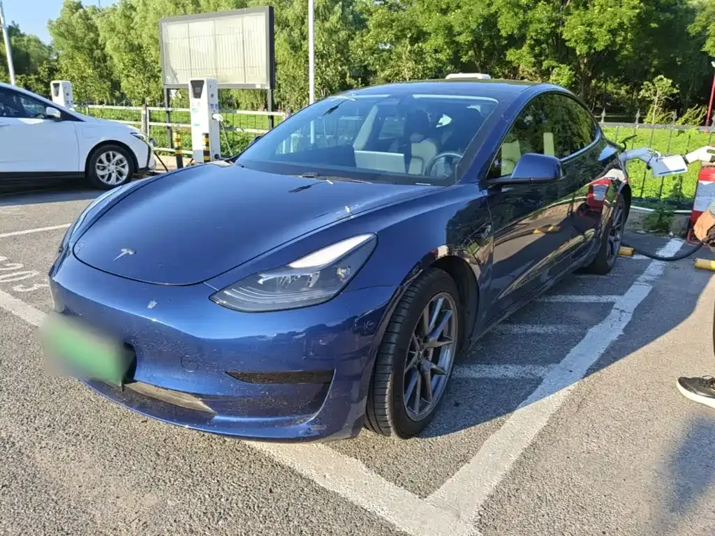 Tesla Model 3 — фото 1