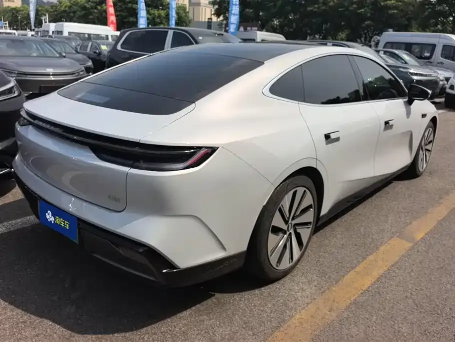 Geely Galaxy E8 — фото 10