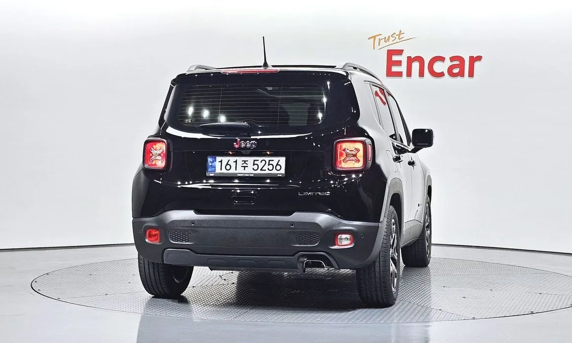 Jeep Renegade — фото 2