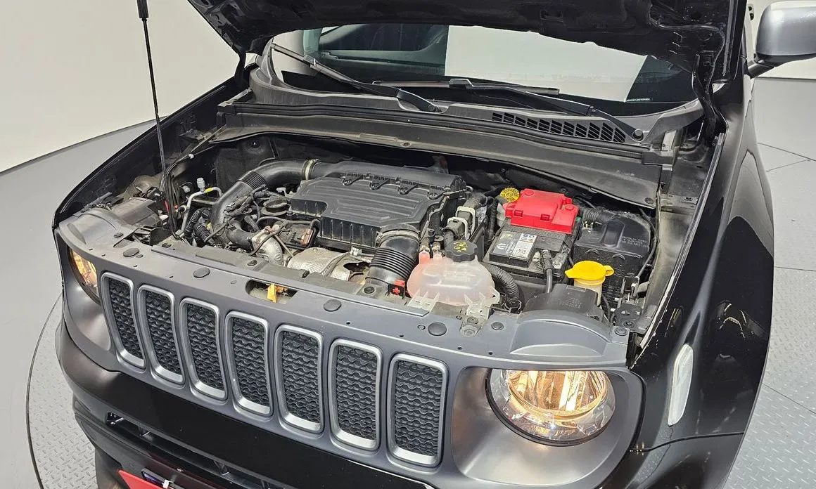 Jeep Renegade — фото 9