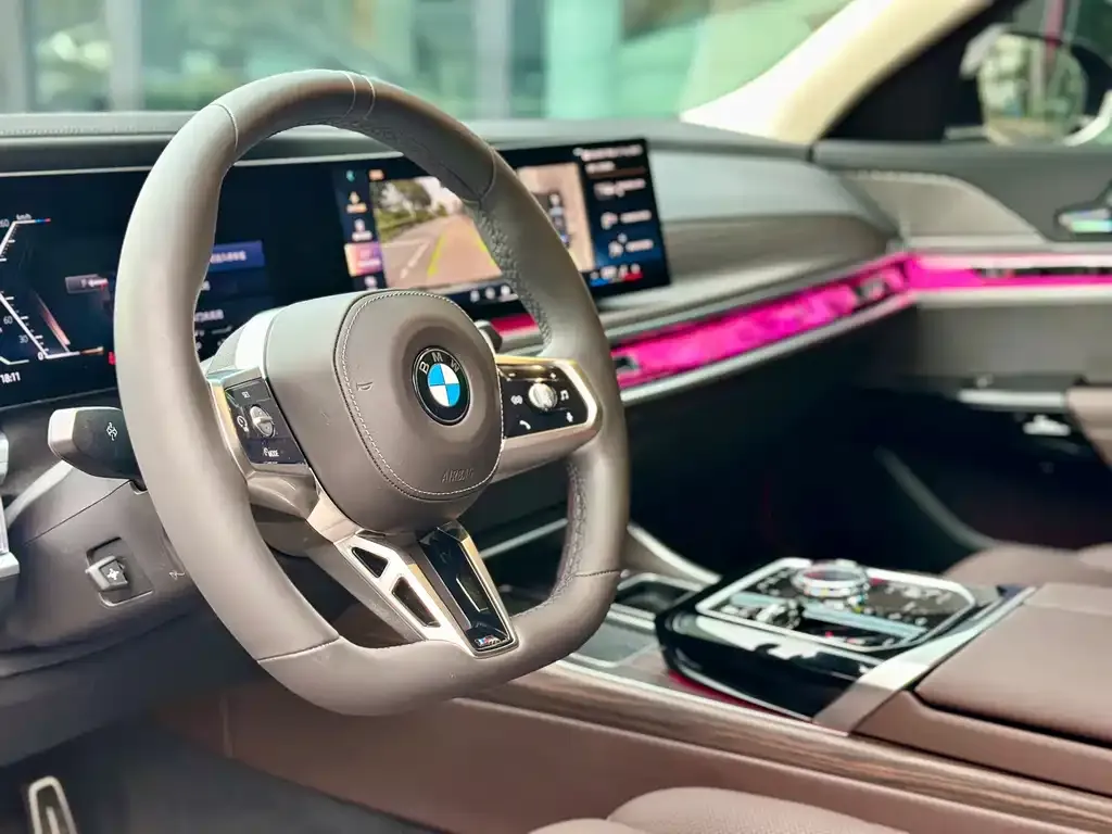 BMW 7 Series — фото 9