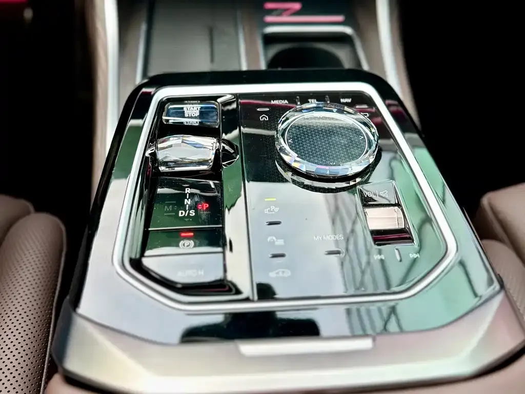 BMW 7 Series — фото 3