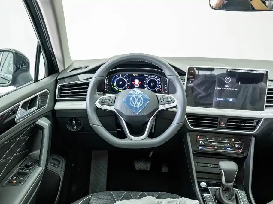 Volkswagen Tiguan L PHEV — фото 7