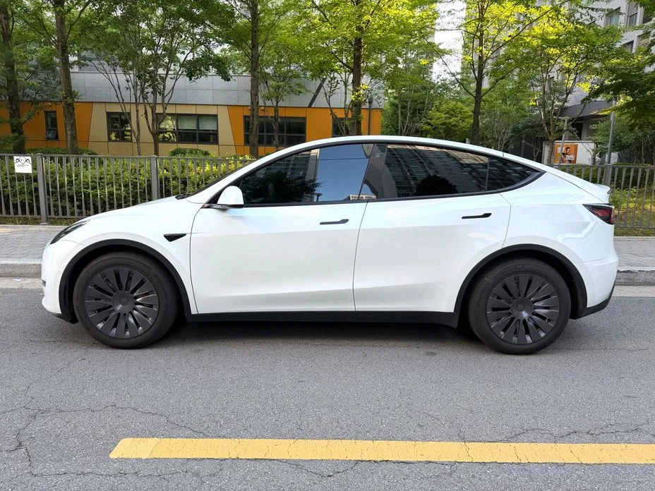 Tesla Model Y — фото 10
