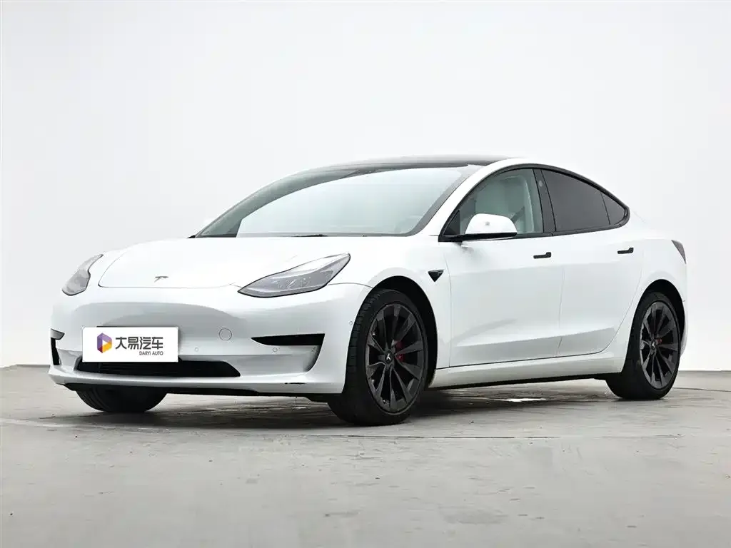 Tesla Model 3 — фото 1