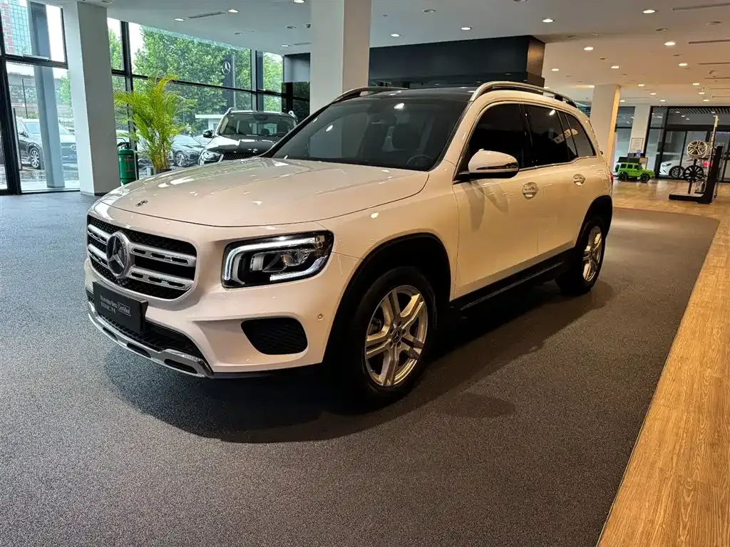 Mercedes-Benz GLB — фото 1