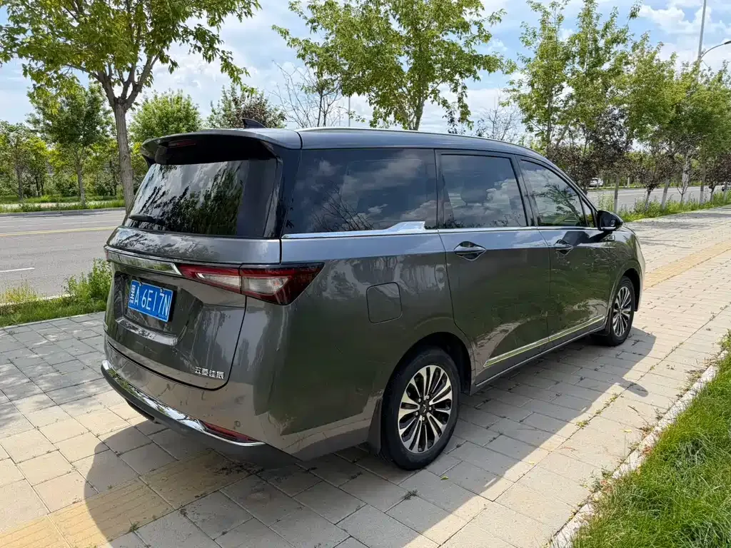 Wuling Jiachen — фото 8