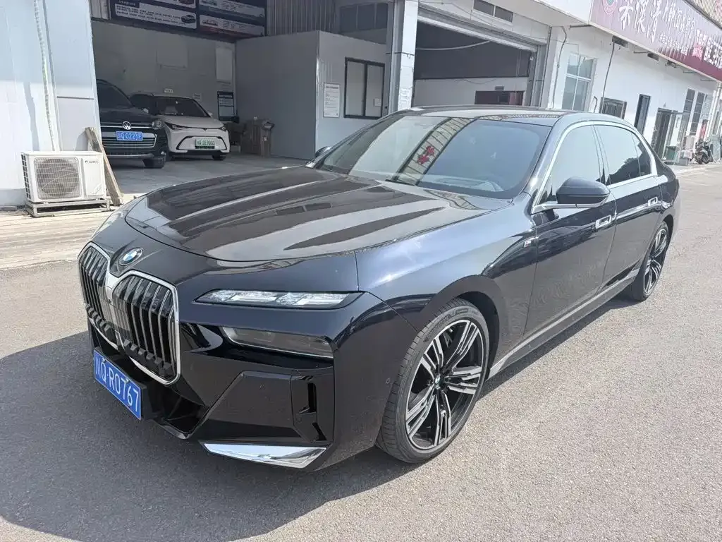 BMW 7 Series — фото 1