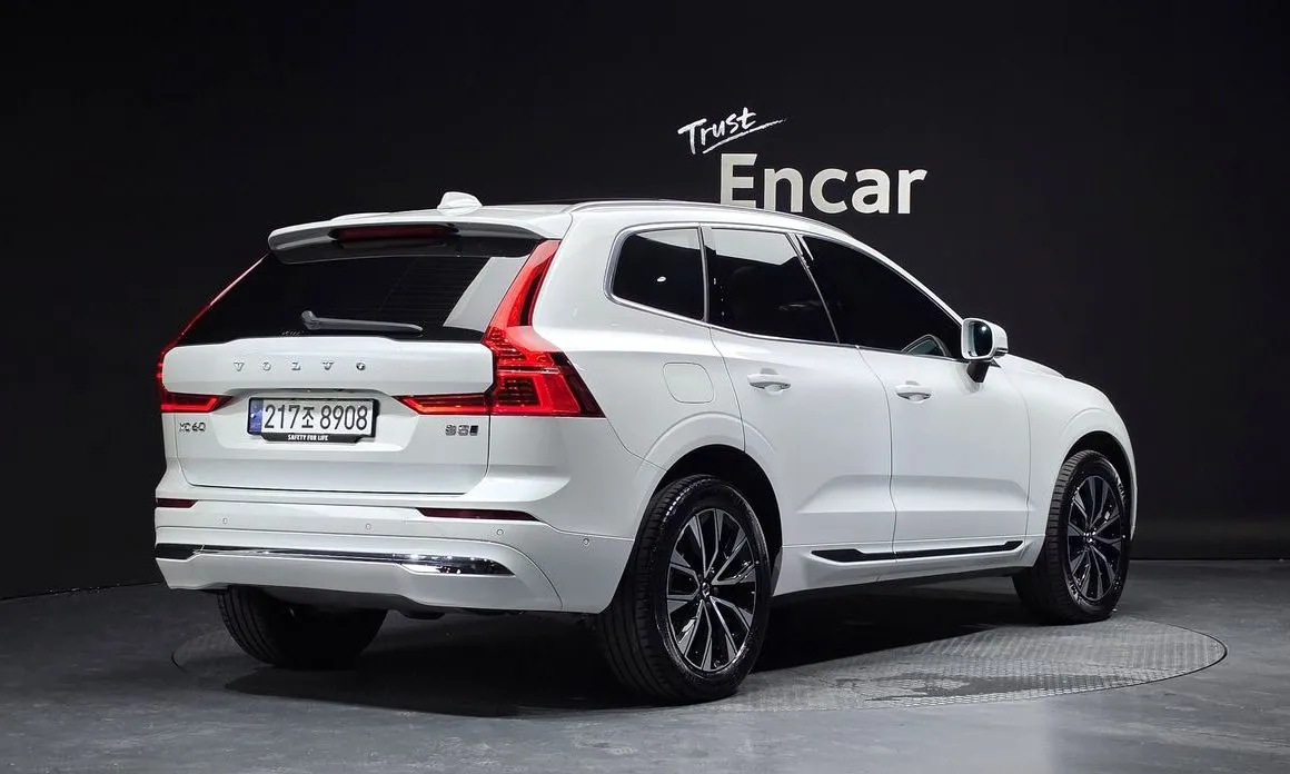Volvo XC60 — фото 10