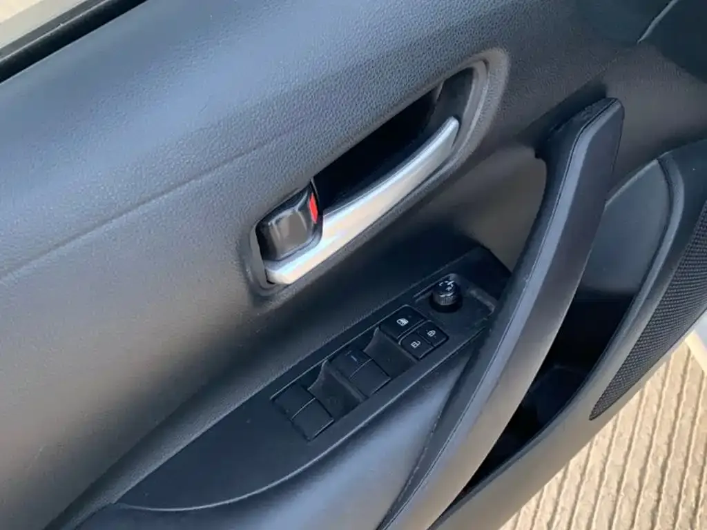 Toyota Corolla — фото 7